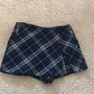Plaid skirt with shorts on back